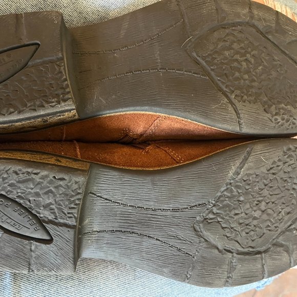 ORIGINS reddish tan color bootie with zipper inside size 11 - Picture 5 of 5